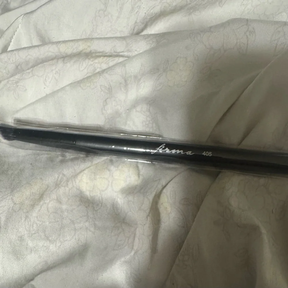 Firma Beauty, 405 Precision Angled Blending Brush Pro, NEW